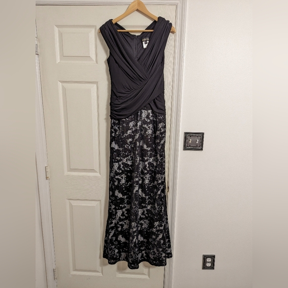 Tadashi Shoji black & silver sequin formal gown Maxi dress size 6 - Picture 1 of 10
